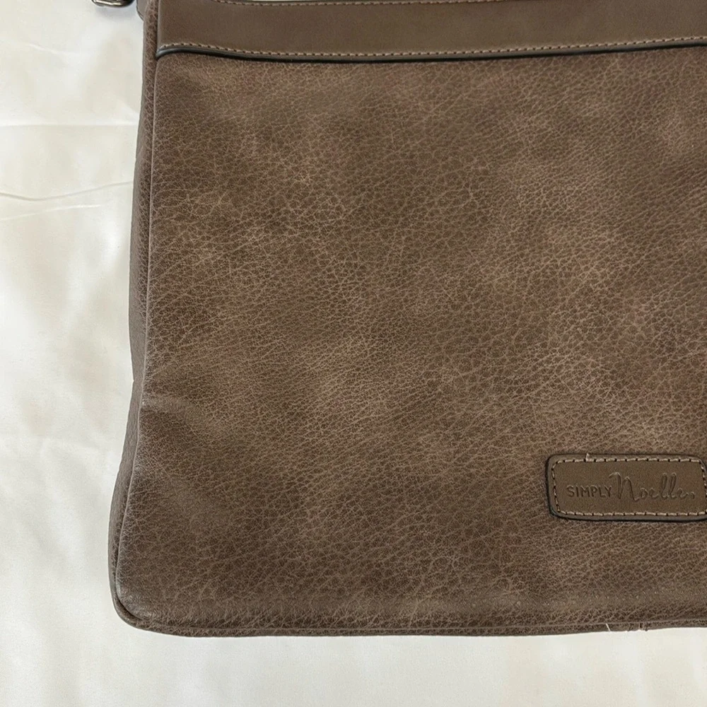 Simply Noelle Brown Messenger Bag with Adjustable Strap. Like New.